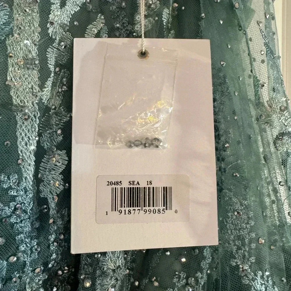 Mac Duggal Style 20485 Plus Size 18 - Picture 5 of 7